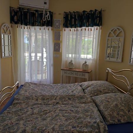 Chateau Angelique Villa Montroy Екстериор снимка