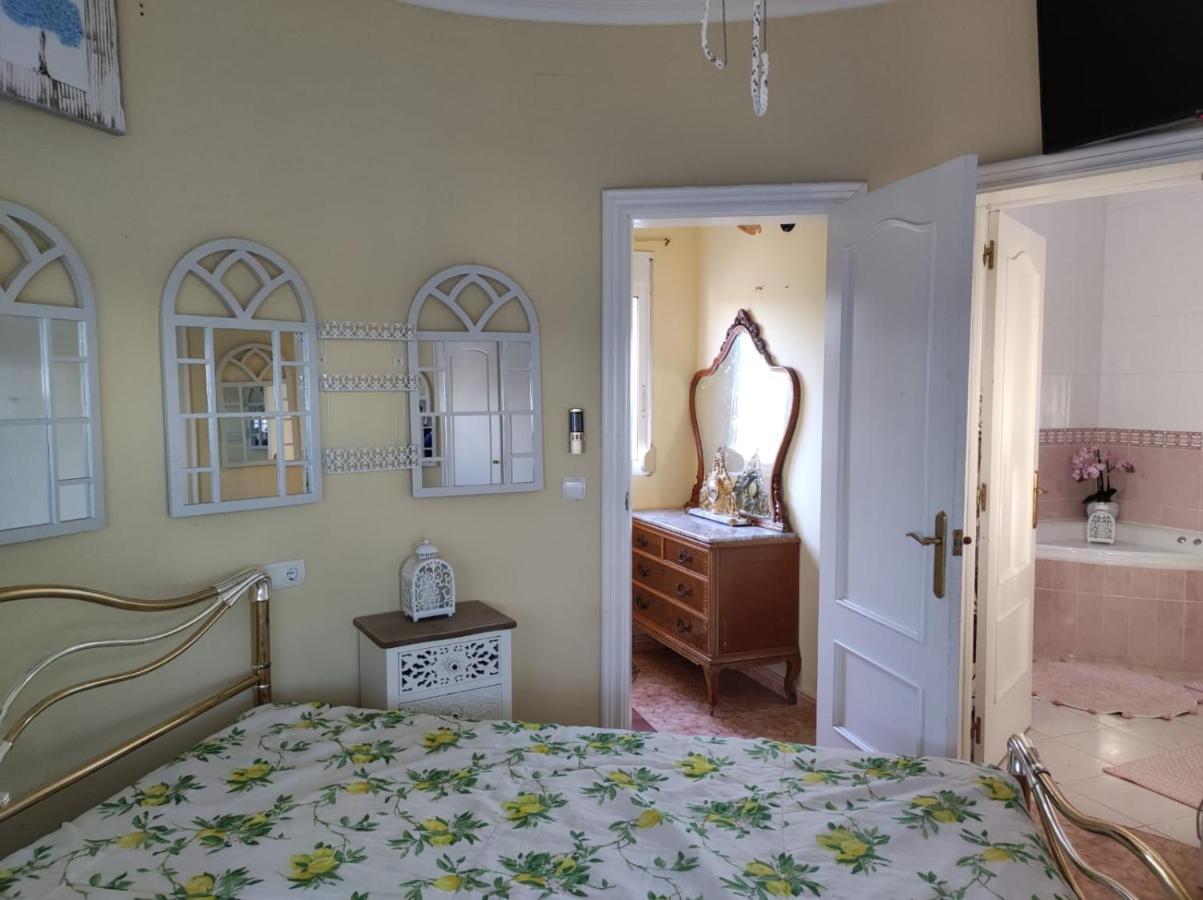 Chateau Angelique Villa Montroy Екстериор снимка